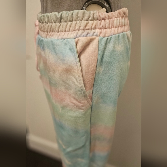 Stylish sweats - Picture 7 of 13